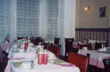 dining1.jpg (30152 bytes)