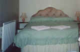 room1.jpg (24568 bytes)
